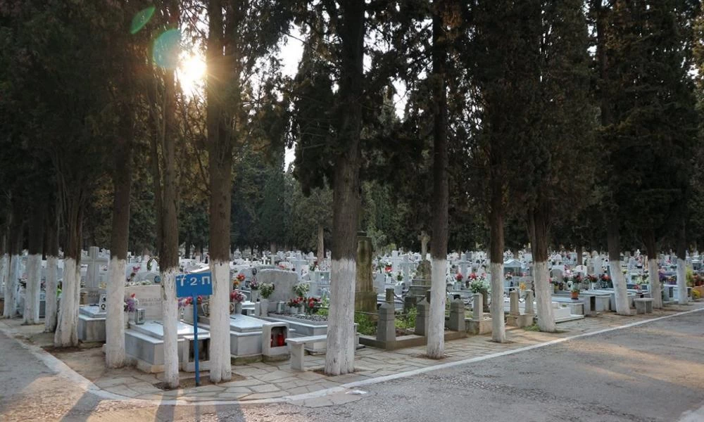 Κορονοϊός: Κλειστά τα νεκροταφεία σε όλη τη χώρα τη Μεγάλη Παρασκευή